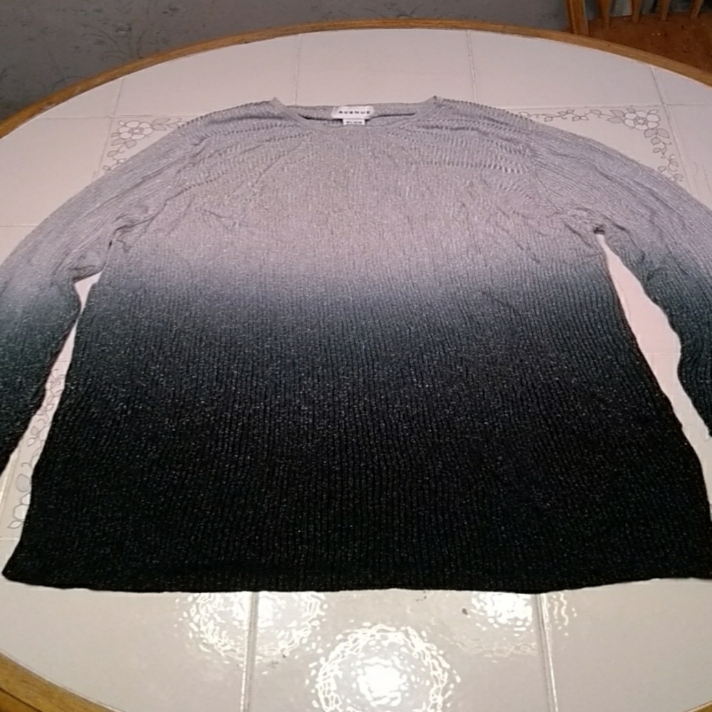 Knitted sweater size 1X. By Avenue.   181